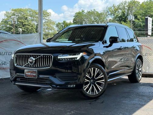 2022 Volvo XC90 T6 Momentum