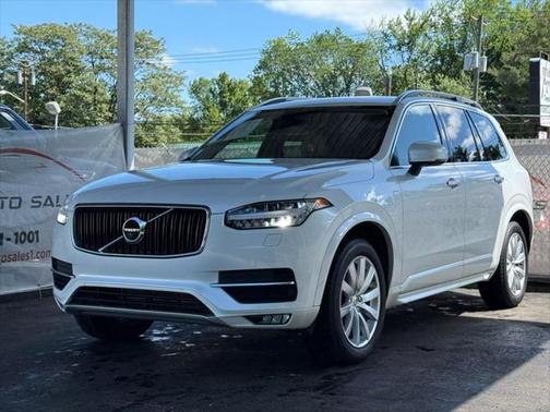 2016 Volvo XC90 T6 Momentum