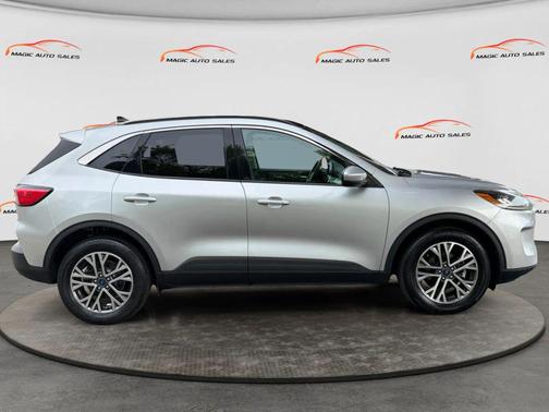 Ingot Silver Metallic 2020 Ford Escape SEL