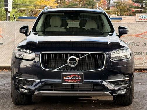 2017 Volvo XC90 T6 Momentum