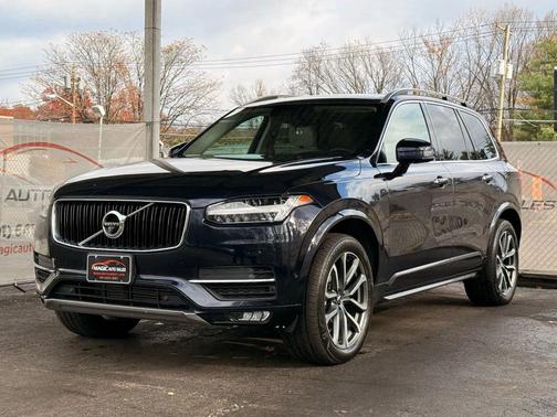 2017 Volvo XC90 T6 Momentum