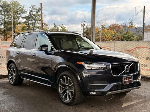 2017 Volvo XC90 T6 Momentum