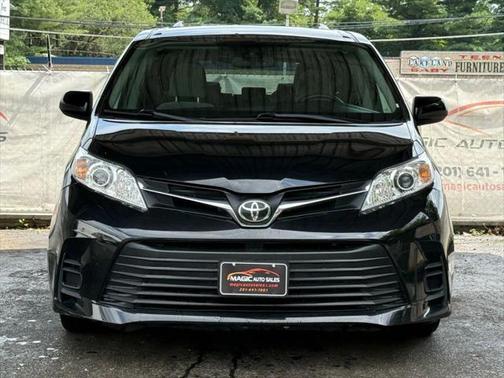 2018 Toyota Sienna LE
