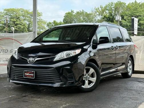 2018 Toyota Sienna LE