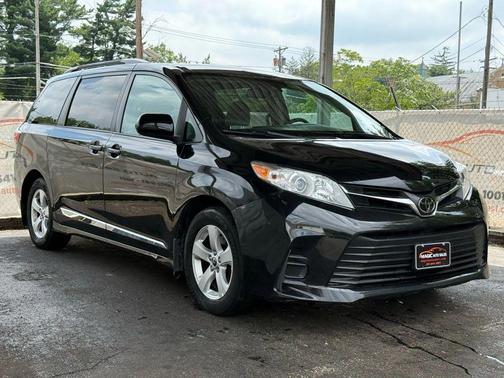 2018 Toyota Sienna LE
