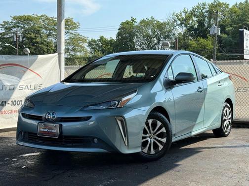 2021 Toyota Prius LE