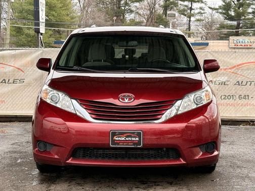 2017 Toyota Sienna LE