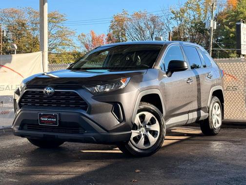 2022 Toyota RAV4 LE