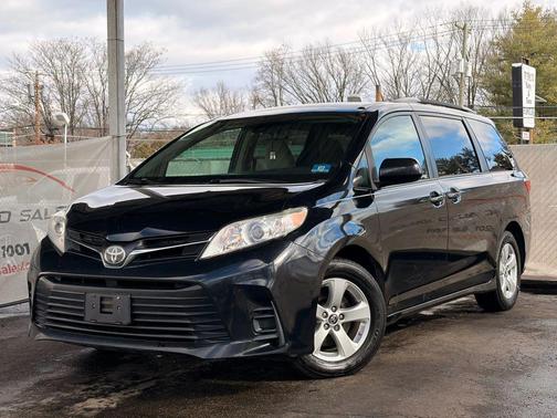 2018 Toyota Sienna LE