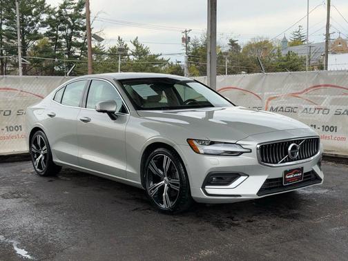 2022 Volvo S60 T5