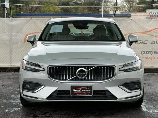 2022 Volvo S60 T5