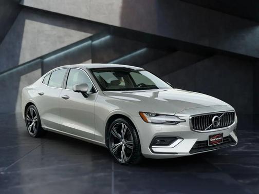 2022 Volvo S60 T5