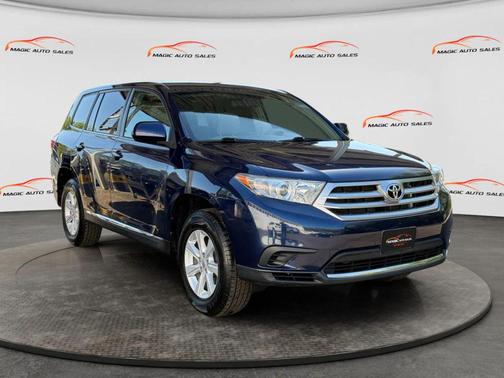 Blue 2013 Toyota Highlander Base