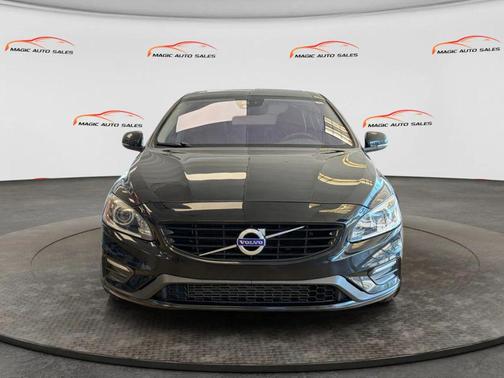Onyx Black Metallic 2018 Volvo S60 T5 Dynamic