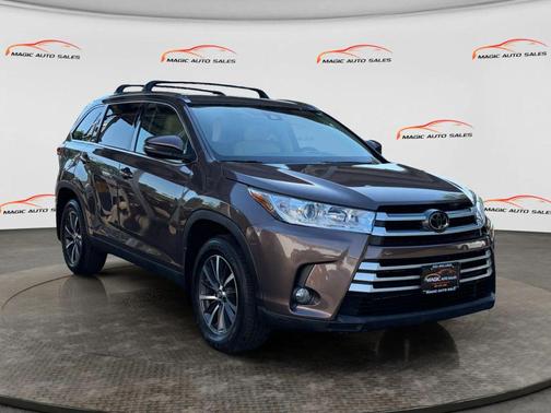 Toasted Walnut Pearl 2019 Toyota Highlander XLE