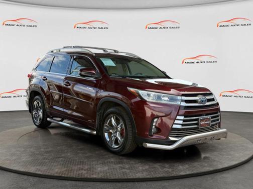 Maroon 2017 Toyota Highlander Hybrid Platinum