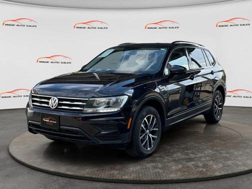 Deep Black Pearl 2019 Volkswagen Tiguan 2.0T SE 4MOTION