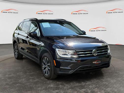 Deep Black Pearl 2019 Volkswagen Tiguan 2.0T SE 4MOTION