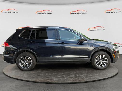 Deep Black Pearl 2019 Volkswagen Tiguan 2.0T SE 4MOTION