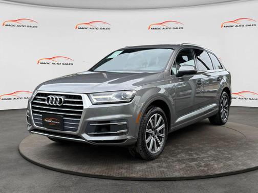 Graphite Gray Metallic 2017 Audi Q7 3.0T Premium