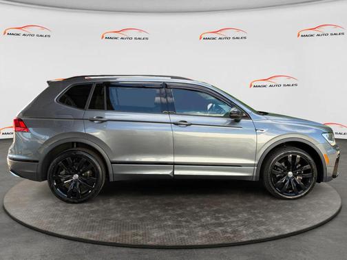 Platinum Gray Metallic 2021 Volkswagen Tiguan 2.0T SE R-Line Black 4MOTION