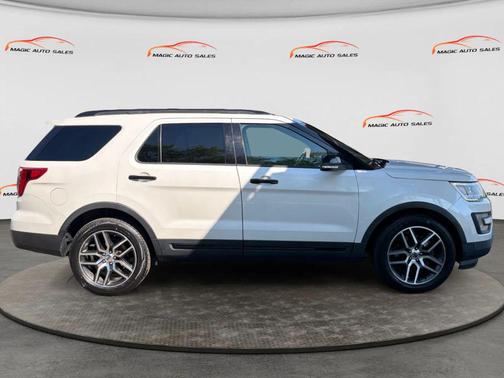 White Platinum Metallic Tri-Coat 2017 Ford Explorer sport