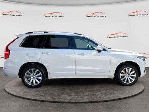 White 2018 Volvo XC90 T6 Momentum