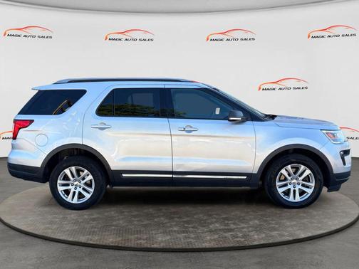 Ingot Silver Metallic 2019 Ford Explorer XLT