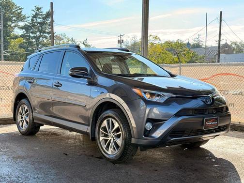 2017 Toyota RAV4 Hybrid SE