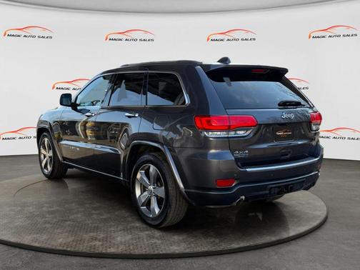Granite Crystal Metallic Clearcoat 2015 Jeep Grand Cherokee Overland