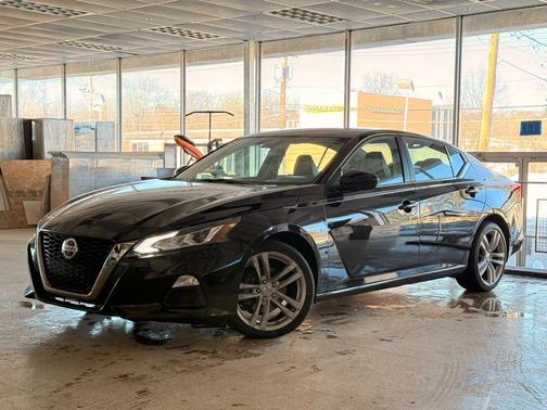 2020 Nissan Altima SR FWD