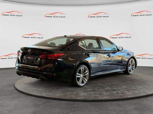 Super Black 2020 Nissan Altima SR FWD