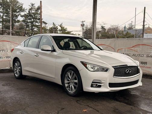 2017 INFINITI Q50 Base