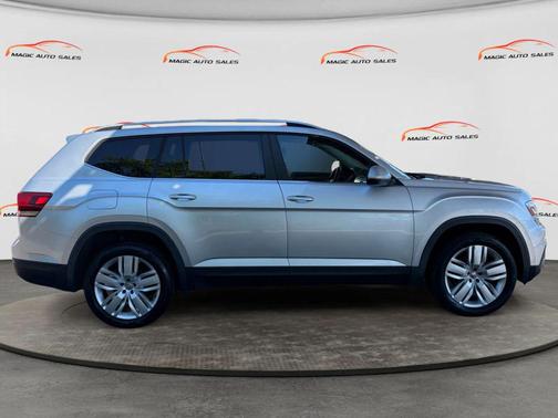 Reflex Silver Metallic 2019 Volkswagen Atlas 3.6L SE w/Technology