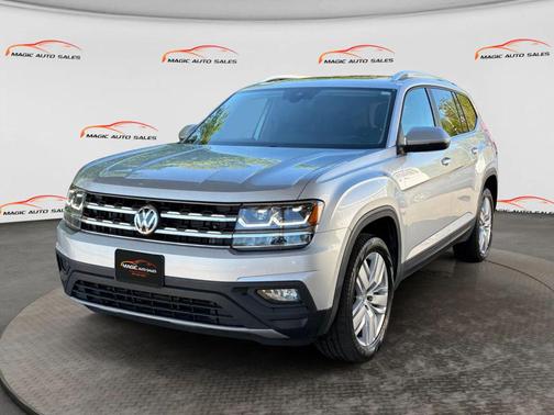 Reflex Silver Metallic 2019 Volkswagen Atlas 3.6L SE w/Technology