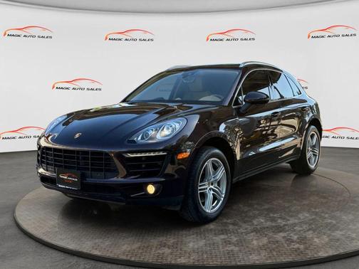 Mahogany Metallic 2017 Porsche Macan Macan Sport Edition