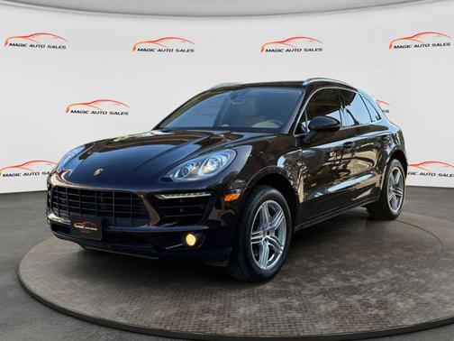Mahogany Metallic 2017 Porsche Macan Macan Sport Edition