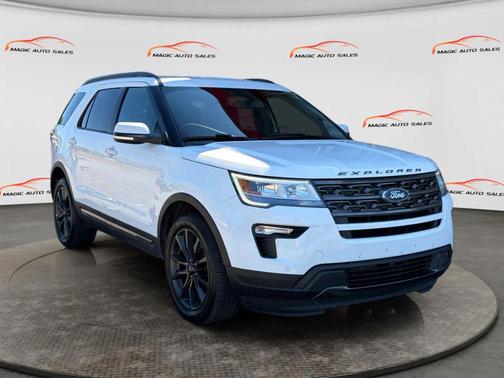 White 2018 Ford Explorer XLT
