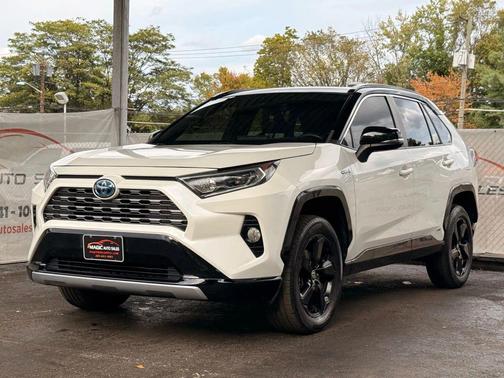 2021 Toyota RAV4 Hybrid SE