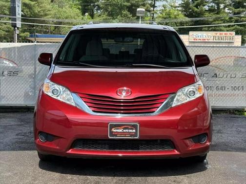 2016 Toyota Sienna LE