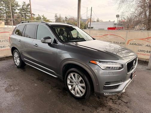 2018 Volvo XC90 T6 Momentum