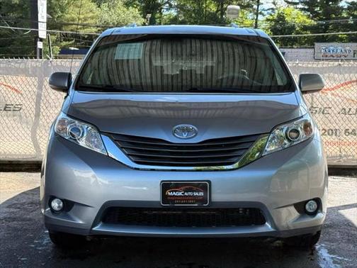 2013 Toyota Sienna XLE