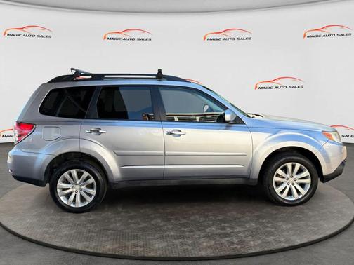 Ice Silver Metallic 2013 Subaru Forester 2.5X Premium