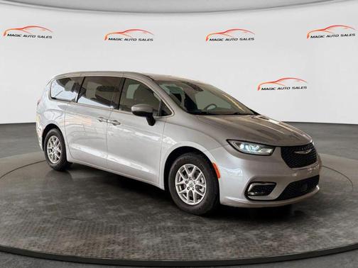 2023 Chrysler Pacifica Touring