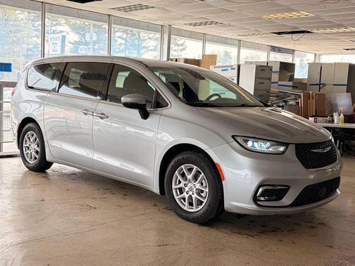 2023 Chrysler Pacifica Touring