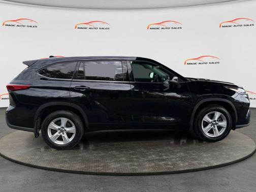 Midnight Black Metallic 2021 Toyota Highlander L