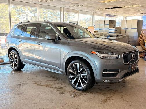 2019 Volvo XC90 T6 Momentum