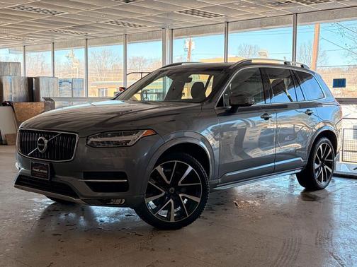 2019 Volvo XC90 T6 Momentum
