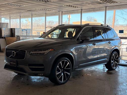 2019 Volvo XC90 T6 Momentum