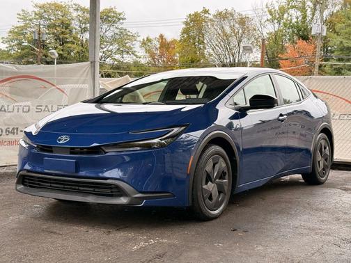 2025 Toyota Prius LE